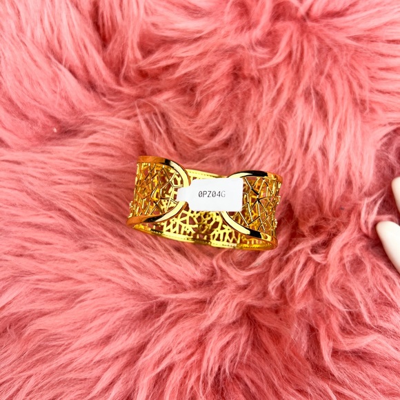 Designs by Joi • Spider Bangle - Picture 6 of 7